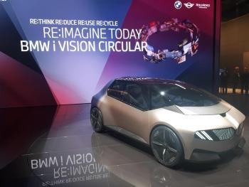 Futuristic concept car BMW i Vision Circular (BMW Group)
